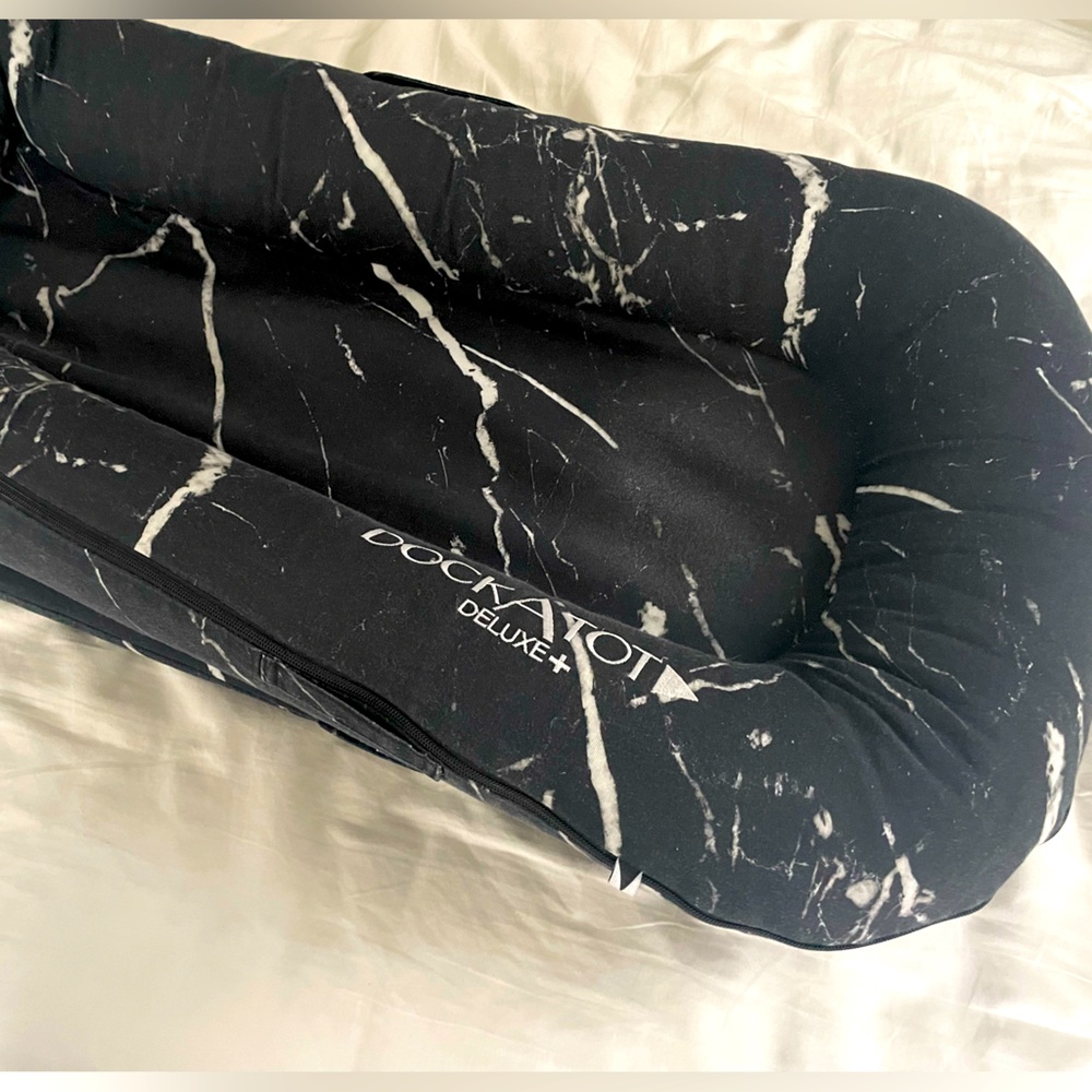 Dock A Tot Deluxe + Black Marble